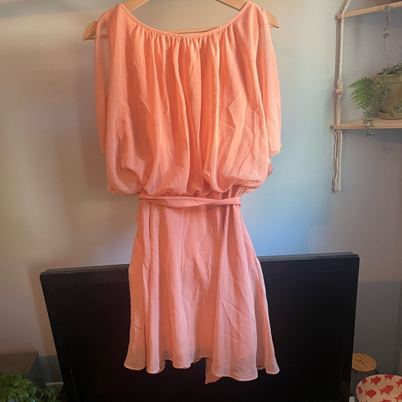 Peach flutter sleeve flowy dress - Picture 3 of 5